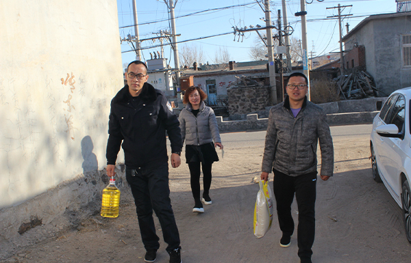 扶貧濟(jì)困送溫暖 真情幫扶獻(xiàn)愛(ài)心